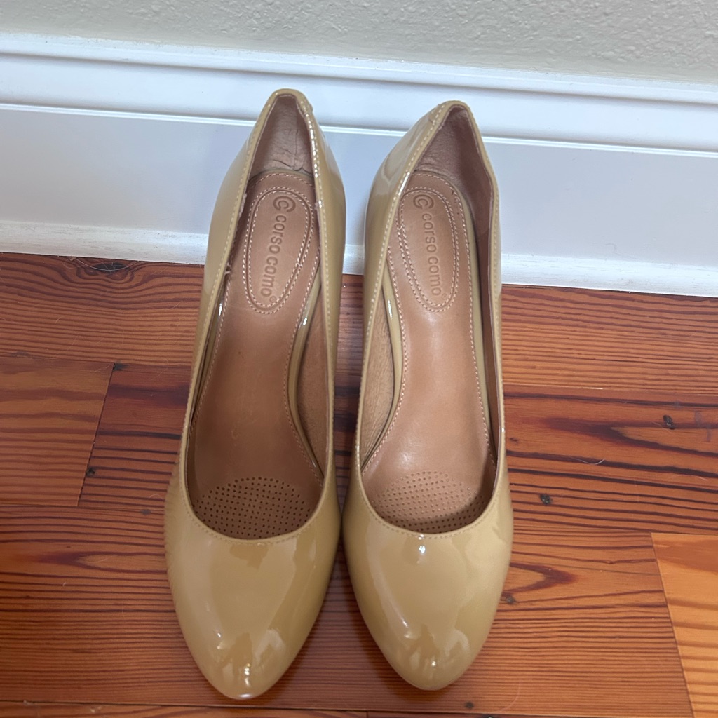 G By Guess Beige Patent Leather Heels